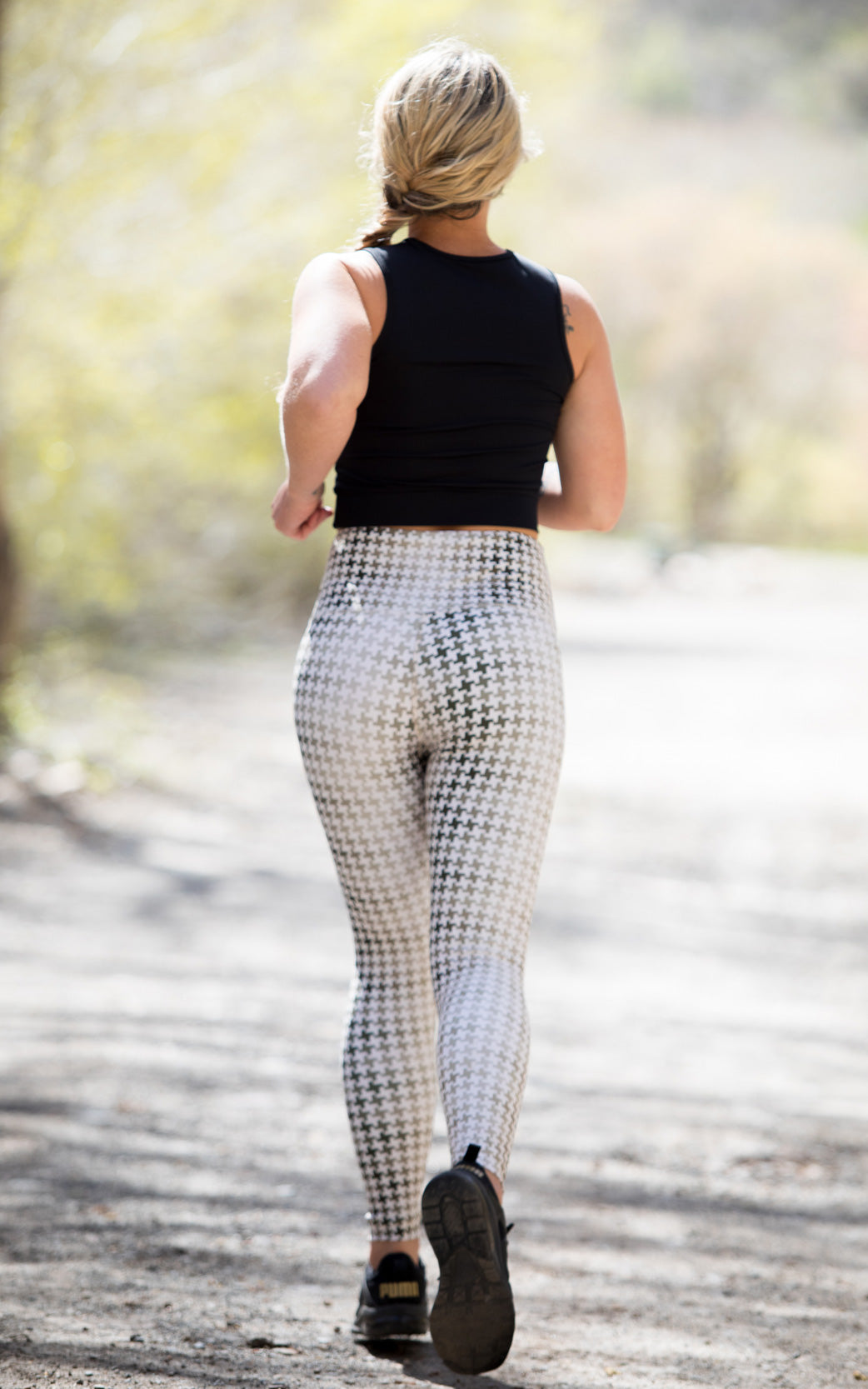 NEUTRAL HOUNDSTOOTH PRINT IN HIGH RISE LEGGING
