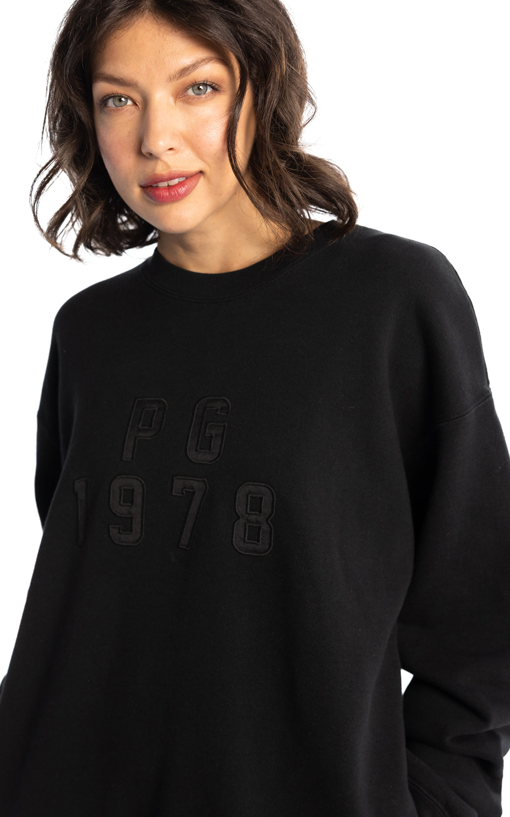 UPPER EAST SIDE 2 POCKET CREWNECK SWEATSHIRT