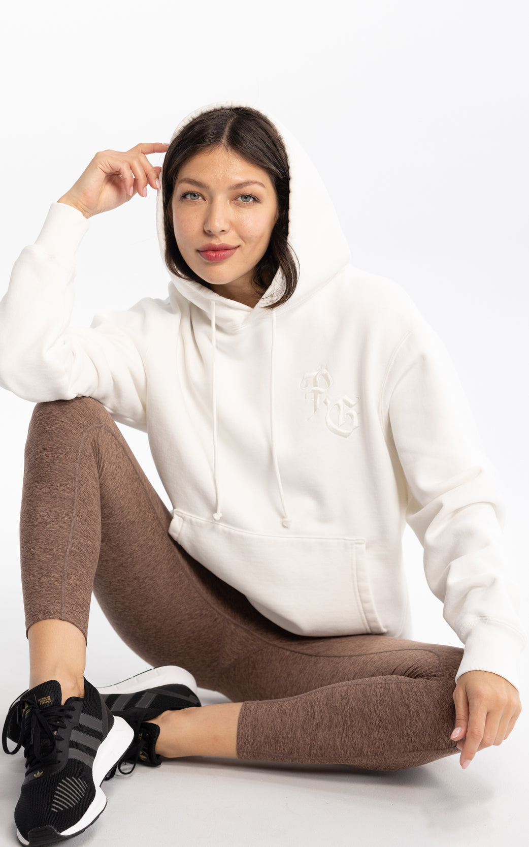 CENTRAL PARK WEST PULLOVER FLEECE HOODIE IN IVORY