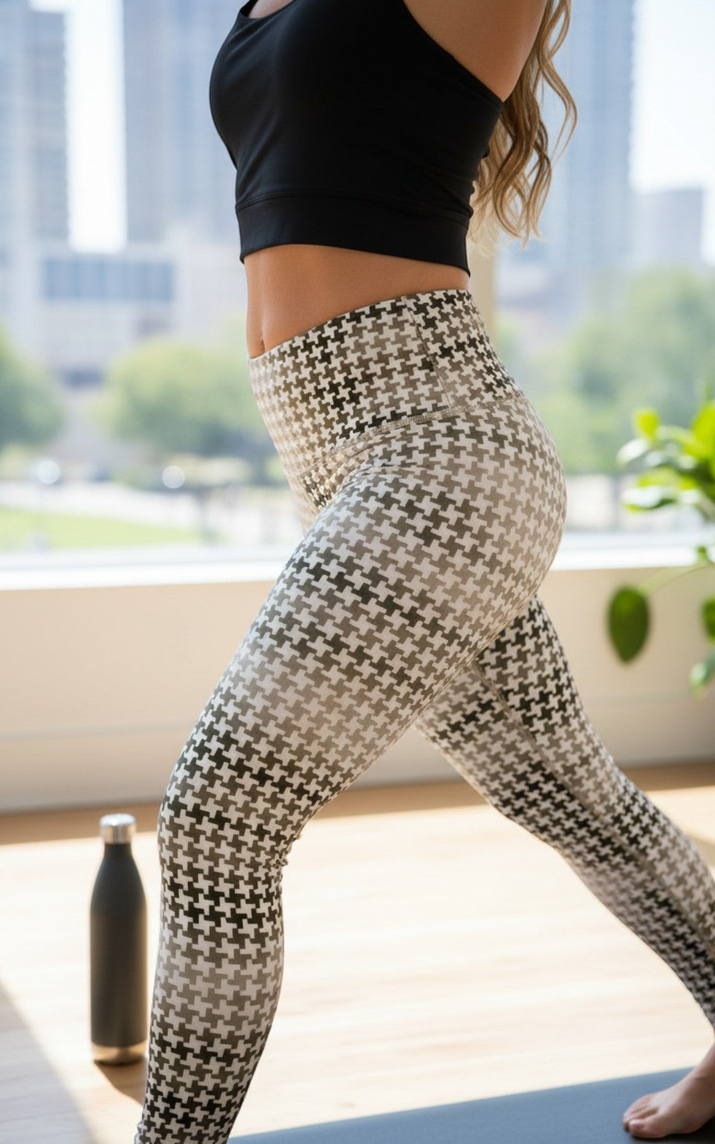 NEUTRAL HOUNDSTOOTH PRINT IN HIGH RISE LEGGING