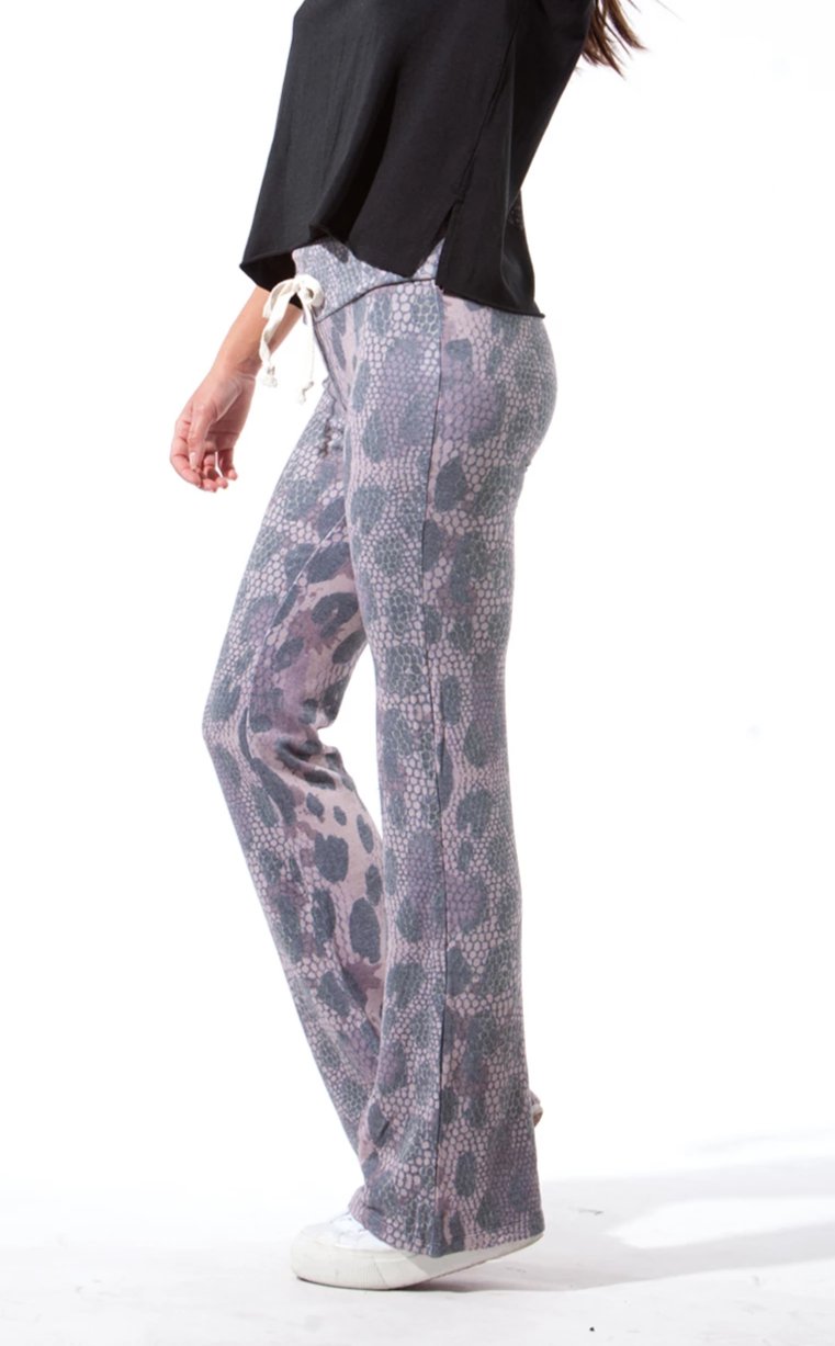 Women's flare sweatpant in soft skin print with drawstring 