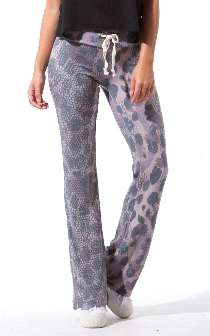Women's flare sweatpant in soft skin print with drawstring 